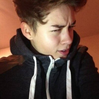 ''DYLAN PUTAIN'' ca c'est ta phrase quand je te baiserai tellement profond que meme les draps s'en souviendront.