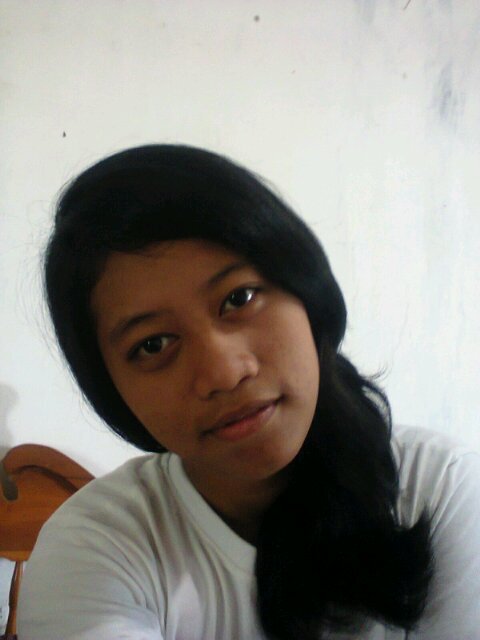 22 maret,suka cowok yang bisa gitar:), like K-POP