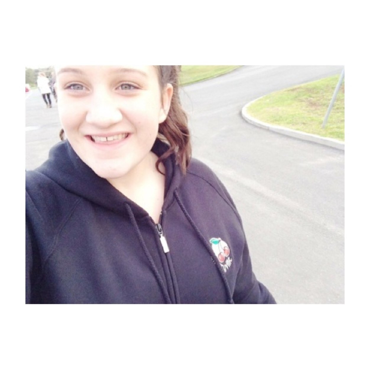 I gave you a free follow so please go follow @katelucy5 and @hayleypaar. Thanks xxx