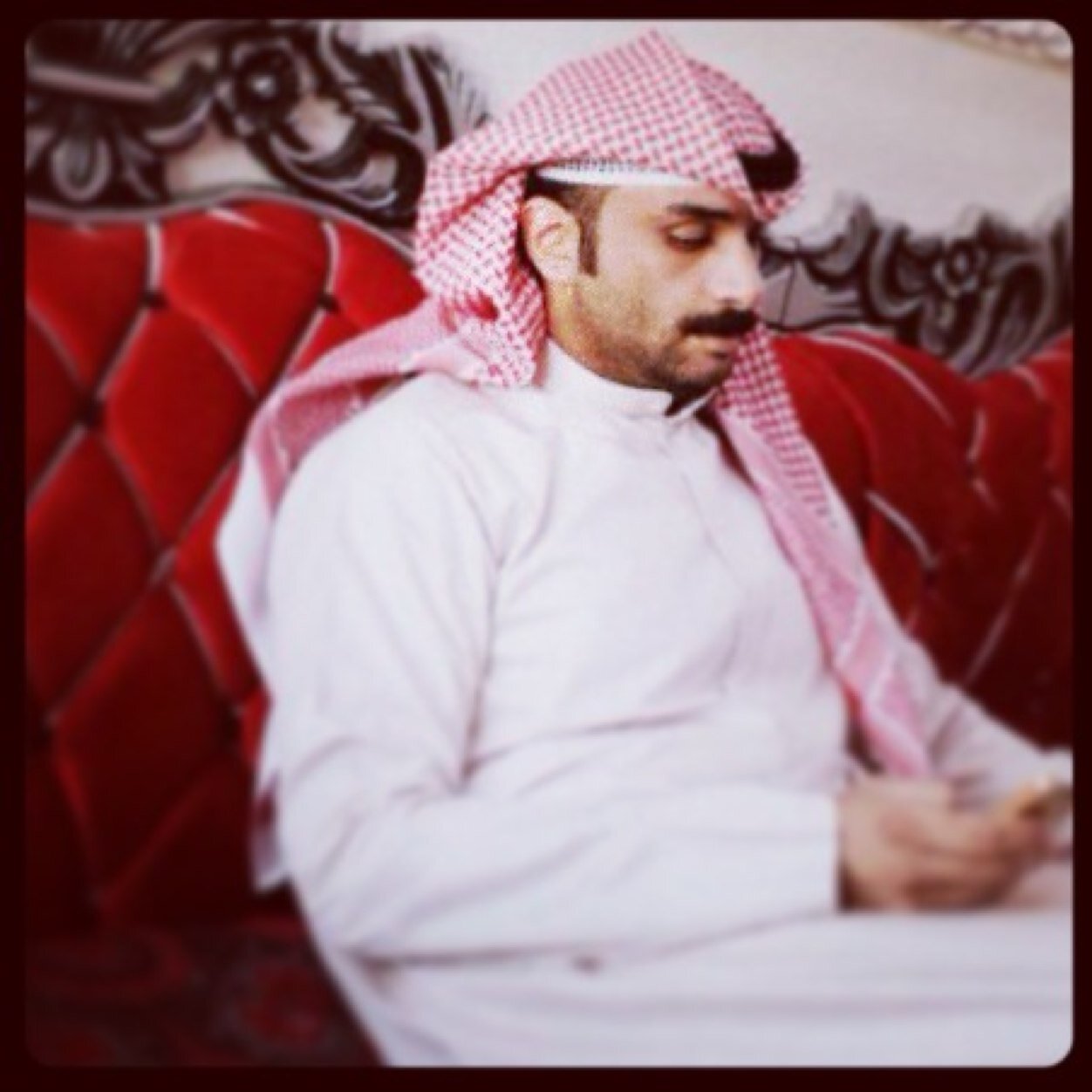 : ماهو ضروري كل فاشل اعاديه ولا هو ضروري كل طيب صديقي علم الردئ والطيب يبقئ لـ راعيه وانا علئ دربي وعارف طريقي