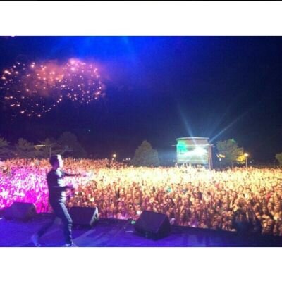 -Less Stress, More Love- We're all just kings and queens here #TeamSoMo