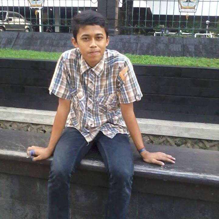 Saat aku nggak ngabarin ke kamu, bukan berarti aku melupakanmu, tapi aku hanya memberi mu waktu buat NGANGENIN AKU