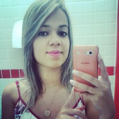 BRINCAlhona,amiiga,companheira,sinceera.. e outras cositaas mais ...Amoo tocar teclado *-*