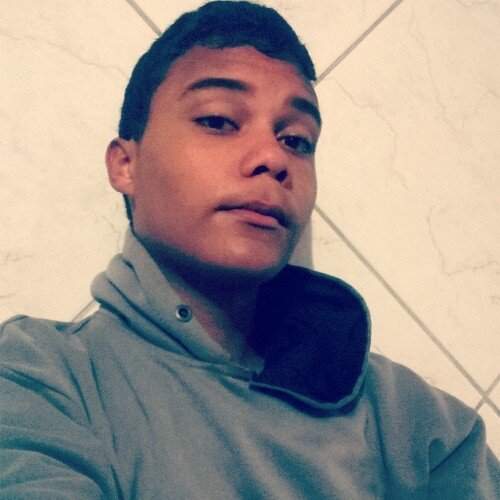 Quem se descreve se limita 
Thiago Oliveira , 16anos , Casado *.* kk Cubatão,sp .