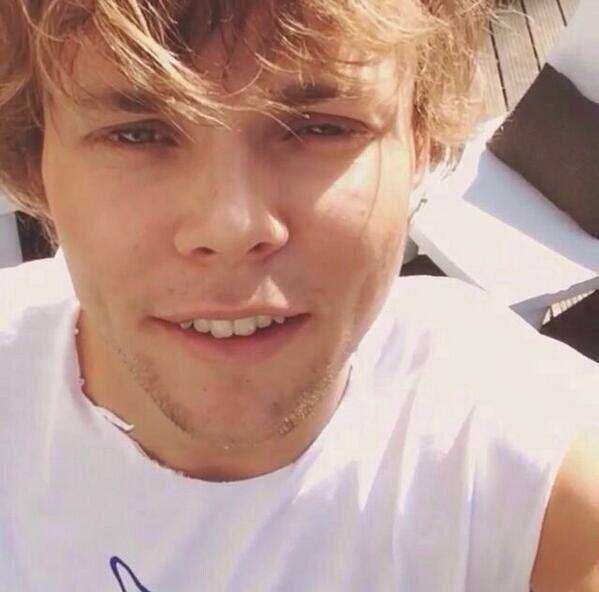 free follow from @laughforashton Follow her or I unfollow.