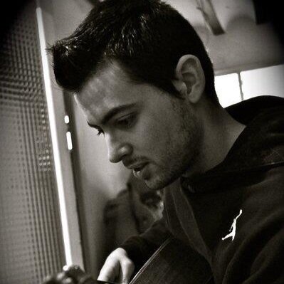 alexguillenl's profile picture. Foreigners: - ¿Sabías que a los peces q no somos murcianos la memoria nos dura 3 segundos? -¿Sólo 3? -¿3 qué? -¿Cómo? -¿De qué hablas? -Perdona, ¿nos conocemos?