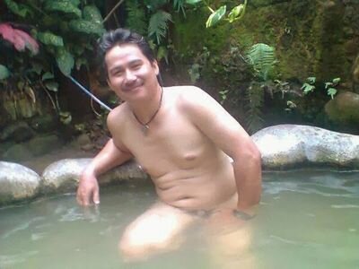 100% like Age 40++, Gue suka Om2  punya kumis bulu tebal WA or PiN send via inbok