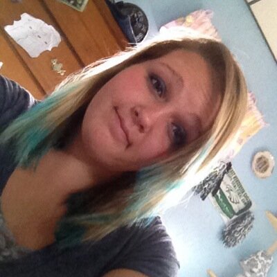 What's up I am 14 years old and single and I love to flurt with cute boys lol