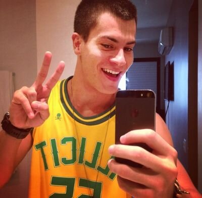 Se eu fosse um anjo da guarda , viveria pra te guardar , mas como sou humana vivo pra te amar ! TE AMO @aguiarthur !