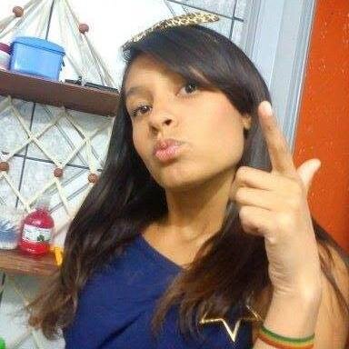 ela é minÁ responssa ..aquela Q. chegÁ no baile ,,qq. sabe curttir e manter a postura roubÁ olhares por onde passa , e é mais conhecida como Morenaa Clichê, rs.