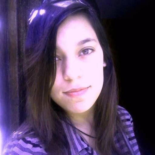 bom sou uma pessoa divertida sou fã de angie varona. e ariana grande :) amo eriana grande. melhor amiga *-* tata