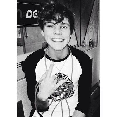 hey der, follow @frxtboyashton if u like x