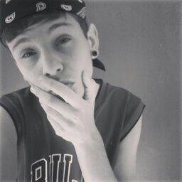 crazy mofos is life , bieber is life , Ashton irwin is life !