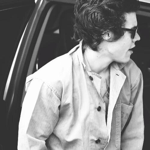 hii honey, don't follow this acc, go follow @5secondszouis