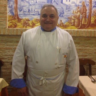 Cocinero afincado en Vallecas. Premio Nacional de Hostelería 2015. Premiado y reconocido en el mundo por cocinar El Mejor cocido madrileño de España.