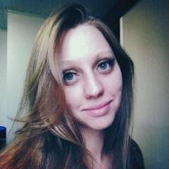 Estudante de adm, maquiadora, mãe do Eduardo, esposa do Charles, filha do Ademar e da Verônica, irmã, amiga e sim a mulher mais feliz do mundo!