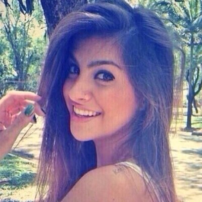 عمري ( 20 ) .. أحمل بداخلي شيئ جميل لا تستطيع ان تراه الا اذا عرفتني عن قرب.