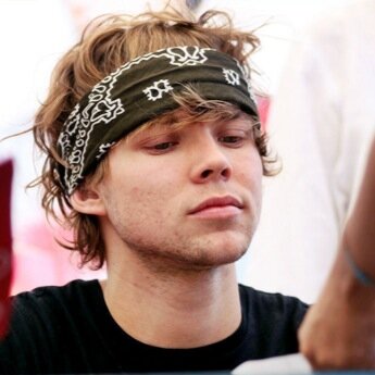 oneinamillzion's profile picture. Spam acc for @5SOS_NewJersey :) Also i gave you a free follow so follow @5SOS_NewJersey and @oneinamilliam please!