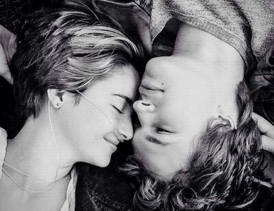 LoveIsTheWay_91's profile picture. I miei pensieri sono stelle che non riesco a far convergere in costellazioni.  ~Augustus Waters~