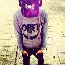 La mejor moda, fotos de los mejores conjuntos, zapatillas, gorras etc. Siguenos y veras la ropa más estilosa del momento.@ObeyCommunity