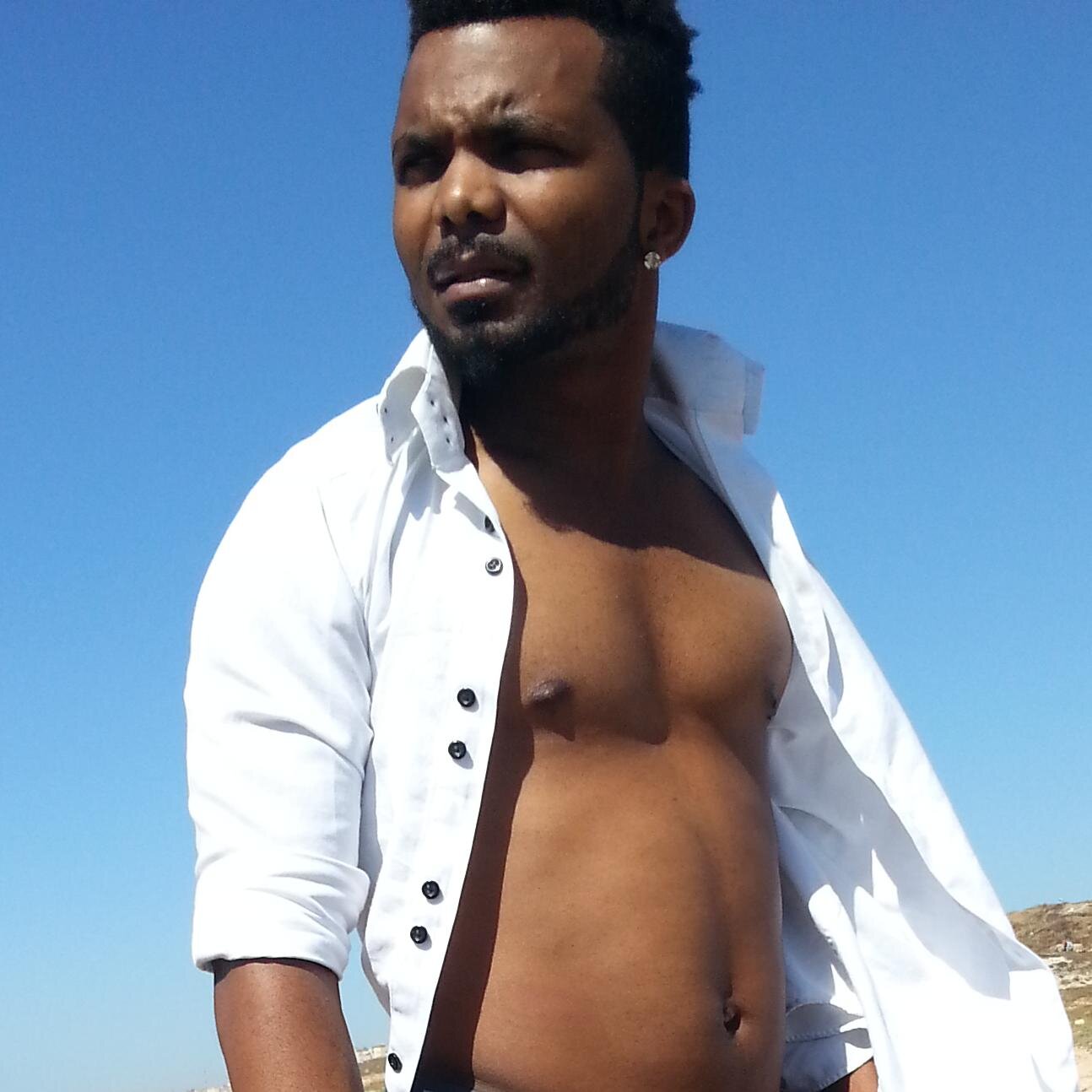 ARTISTE CHANTEUR DE  LA RUMBA SENSUELLE CONGOLAISE RDC