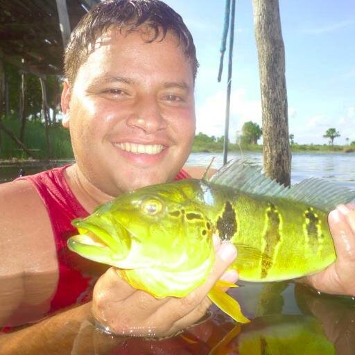 Tucuju, vascaíno, pai da Rafaele e filho do Distrito da Curicaca-Itaubal com orgulho e paixão. Estudante de Educação Física.
