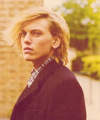 An ex-Hufflepuff with a... Furry problem. Twin brother of Teddy. Bartender at the Leaky Cauldron. 19. 6'2. #DiagonAlleyRPG [#HP|#OC|#Single]