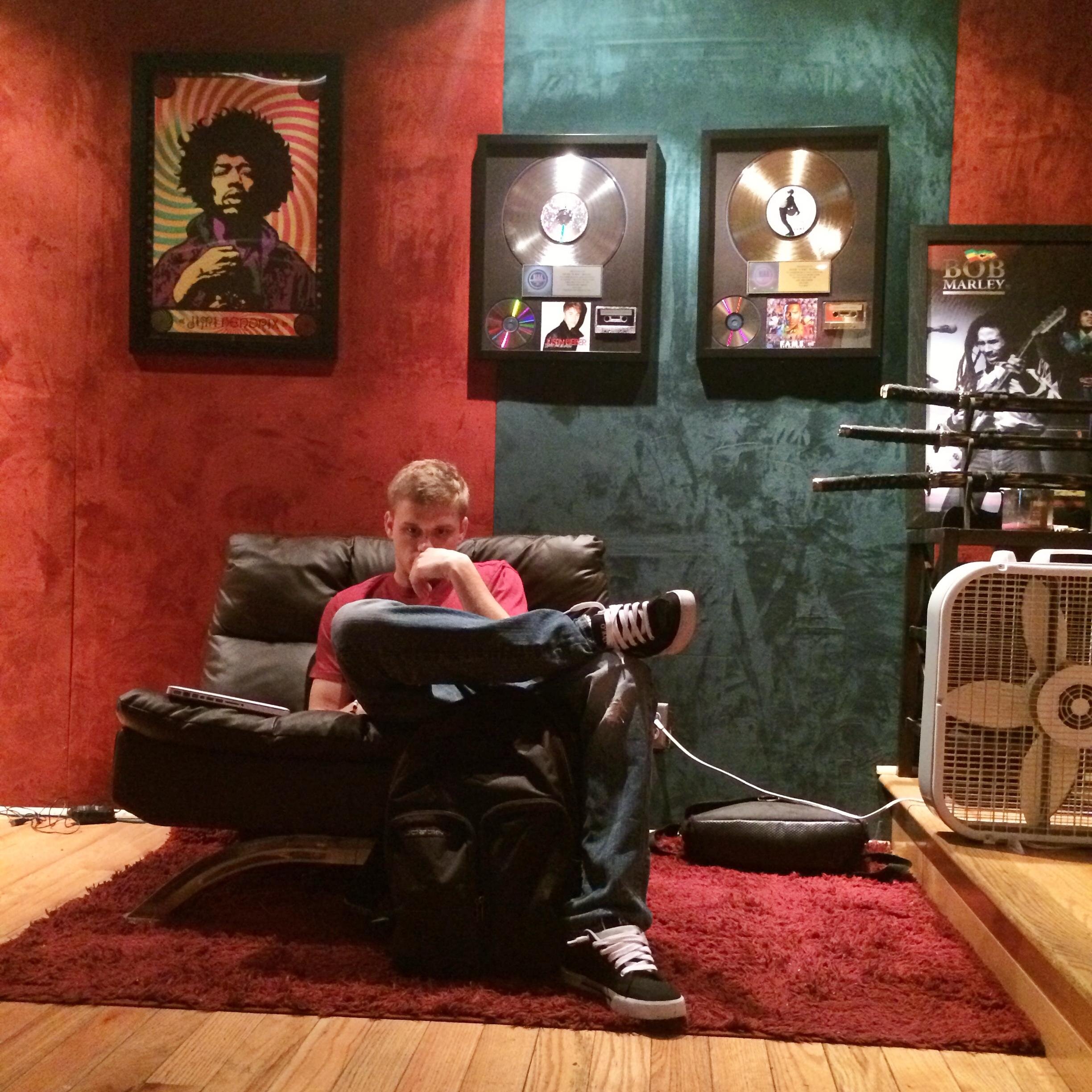 CalScrubyBTS's profile picture. a Behind the Scenes look of @CalScruby's music career - ran by Cal's management team... For business, email: Sean@RivetingEntertainment.com