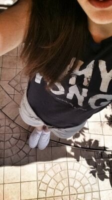 hi...my nema is maya ...and i live in europe....i love Justin Bieber and Selena Gomez..follow me end i follow you back... :))))))))
