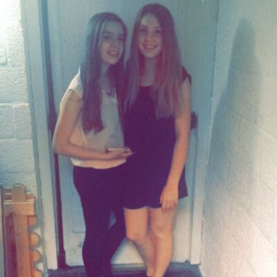Hooi Hou van je x Osssyy  Schat hou echt veel van jou lieverd! Loveyouu!xdilara  Je bent de beste zusje xx ilias  JeBentSuperrrrLieffMegannnxxKerimmm