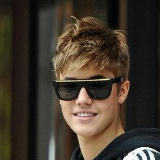 #belieber #smiler DOWNLOAD @SHOTS & TELL A FRIEND TOO. SHOTS SHOTS SHOTS :)