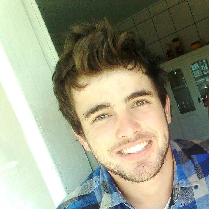 Abençoado , filho de Deus e que ama o futebol.