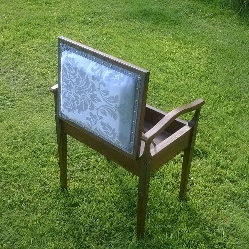 We love renovating furniture of all kinds, upcycling and have a passion for all things vintage :)