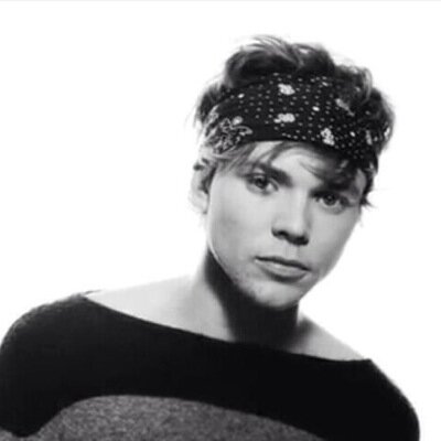 5sos & 1975 = My Life 

(Personal @lottiexx14)