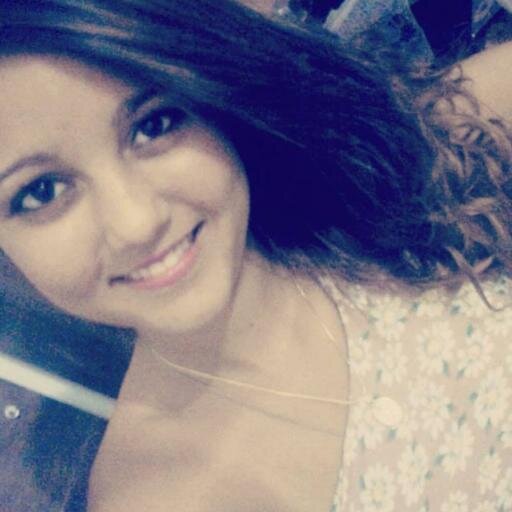 'Se te faz sorrir, é porque te faz bem. Se te faz bem, não deixe escapar.'' —Clarice Lispector.