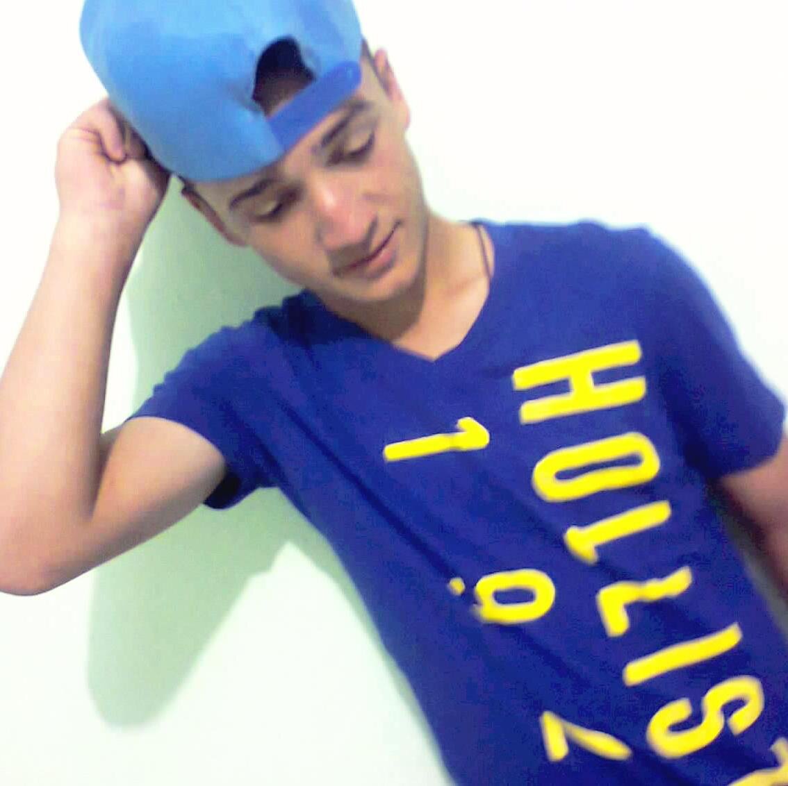 Seja humilde,,pois,,até o sol com toda sua grandeza se põe e deixa a lua brilhar!!
