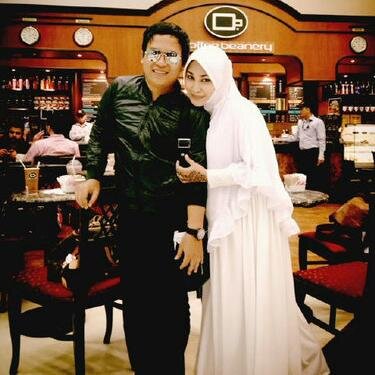 Jadi dirimu sendiri agar ketika seseorang mencintai, kamu tak perlu takut jika dia akan temukan dirimu bukan orang yang ingin dia cintai.