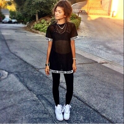Hey I'm melissa i have 17 years old i love so much: Zendaya,Bella and Martina Stoessel. I love to sing and dancing! Zwaggers Tinistas bellarina forever!!!