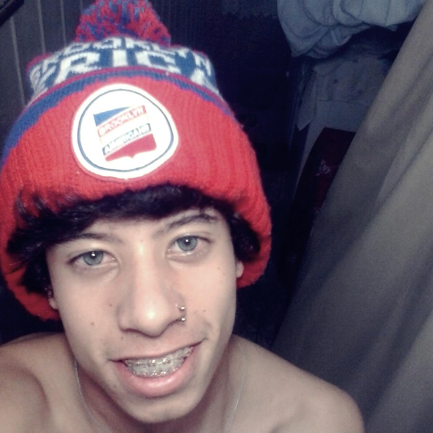 Ignore o que te faz sofrer e abrace o que te faz feliz..