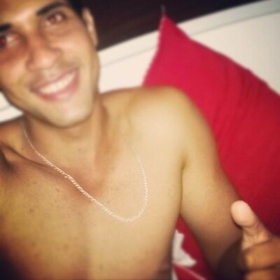 Sorria sempre... para não dar aos que te odeiam, o prazer de te ver triste; e para dar aos que te amam, a certeza de que és feliz. segue que eu sigo de volta