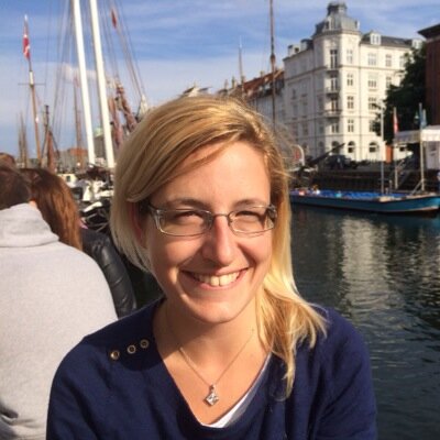 Finissante au MBA en Gestion Pharmaceutique à l'Université Laval, je suis Chef de produits depuis 6 ans dans l'industrie pharmaceutique.