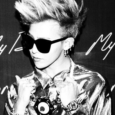 คนไข้♡ : @snowkris123
. . ช า ย ห ม อ . .
→..G-DRAGON..←