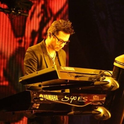 Tecladista de @reikmx, acordeonista, arreglo y produccion.