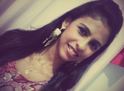 03Thauany's profile picture. 