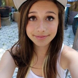 Hiiiiiiiii! I don't know what to put in this soooo...... BYYEE xx