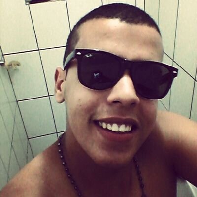 Sou malandro e minhas filosofias são contraditórias, as vezes me entrego explicando alguma outra história ... (8)