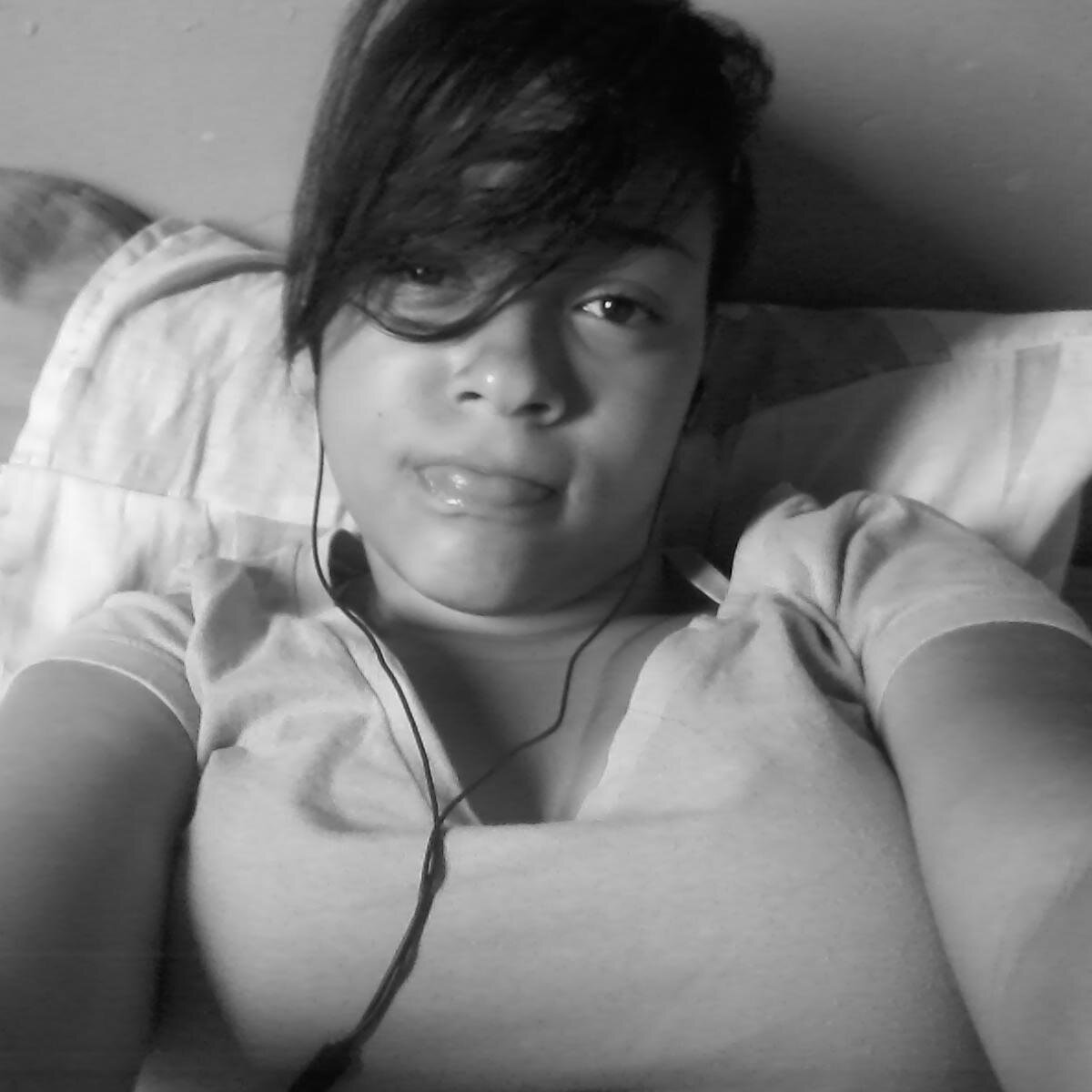 Meu nome é sis mais podem me chamar de nielly , tenho 16 anos , danço Freestep , se quizerem sabe mais de mim me seguem *-*