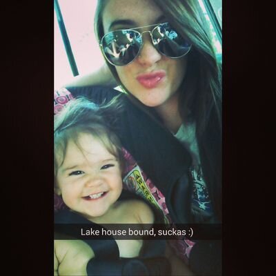 20 years young. Full time mommy to Luna Nicole. Livin and lovinnnnn