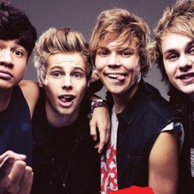 1/2 of @sexonlegs5sos