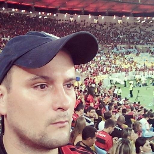 Sou Analista da Casa da Moeda do Brasil,  atuando em Gestão do Conhecimento. Flamenguista roxo, só falta a nega chamada Tereza. :)
